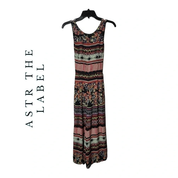 1541. ASTR THE‎ LABEL SLEEVELESS BACKLESS CROPPED JUMPER SEE MEASUREMENT FLORAL - Picture 1 of 9